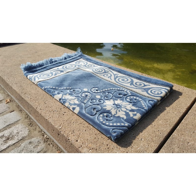 Tapis de Prière - motif fleurs - Fond Bleu ardoise Sana Tapis de prière > Velours 3700495404617 Librairie Musulmane Al-imen