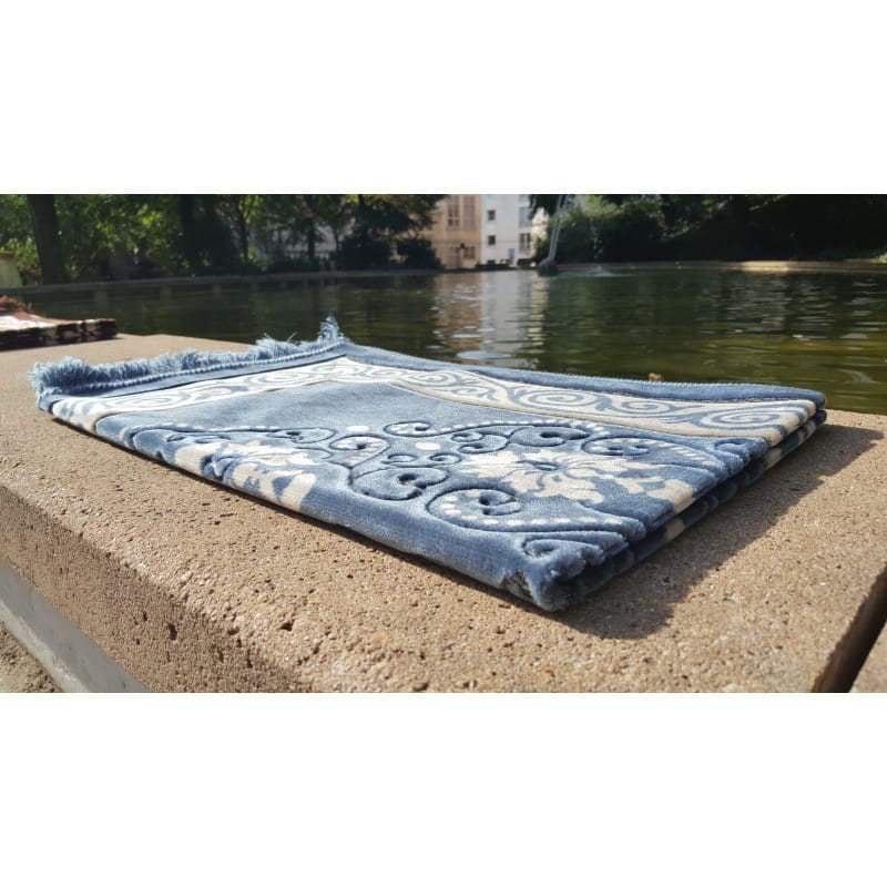 Tapis de Prière - motif fleurs - Fond Bleu ardoise Sana Tapis de prière > Velours 3700495404617 Librairie Musulmane Al-imen