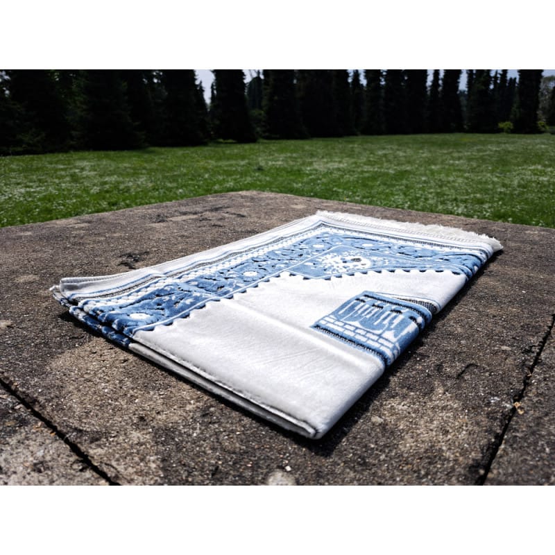 Tapis KAABA - Fond BLANC Motif BLEU ARDOISE Sana Tapis de prière > Velours 3701633101306 Librairie Musulmane Al-imen