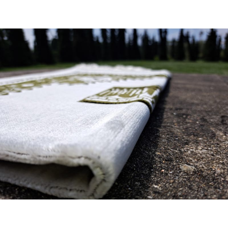 Tapis KAABA - Fond BLANC Motif VERT SAPIN Sana Tapis de prière > Velours 3701633101320 Librairie Musulmane Al-imen